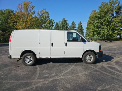 Used 2015 Chevrolet Express 2500 RWD image 7