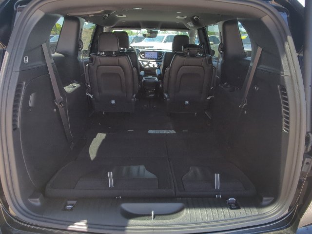 New 2027 Chrysler Pacifica Select w/ Family Tech Group FWD image 39