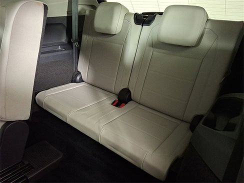 Used 2018 Volkswagen Tiguan SEL image 14