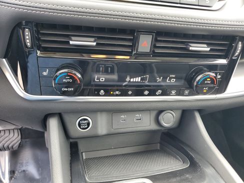 Used 2021 Nissan Rogue SV w/ Premium Package image 25