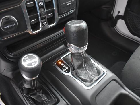 Used 2023 Jeep Gladiator Overland image 26