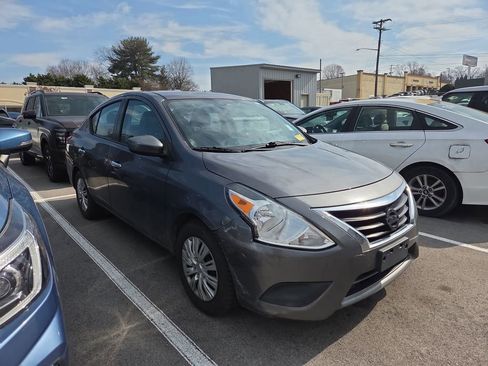 Used 2019 Nissan Versa SV image 1