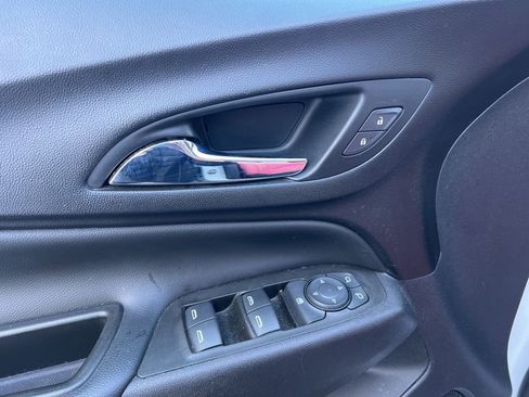 Used 2021 Chevrolet Equinox LT image 10