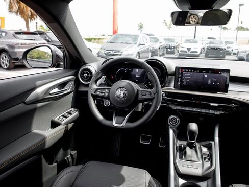 New 2025 Alfa Romeo Tonale w/ Premium Package AWD/4WD image 32