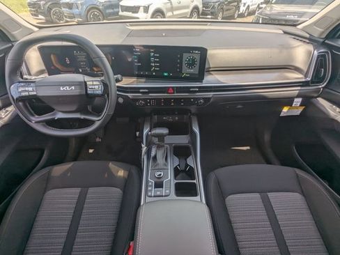 New 2026 Kia Sorento LX FWD image 17