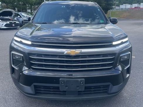 Used 2026 Chevrolet Traverse LT AWD/4WD image 2
