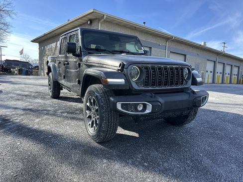 New 2026 Jeep Gladiator Sahara image 21