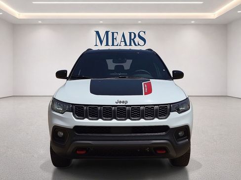 Used 2025 Jeep Compass Trailhawk AWD/4WD image 8