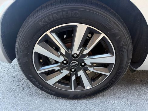 Used 2025 Nissan Versa SV image 18