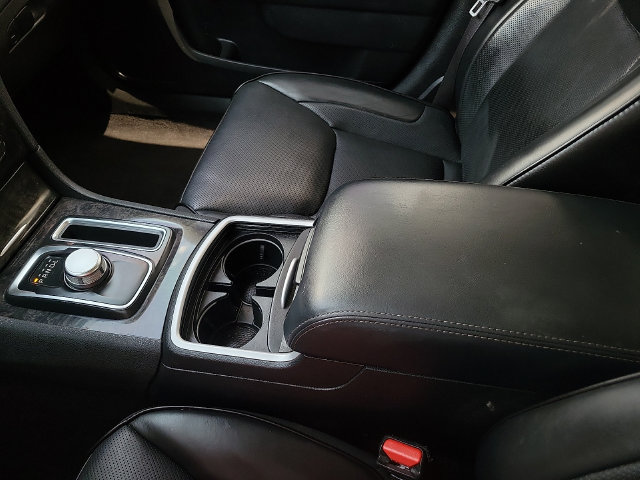Used 2023 Chrysler 300 Touring L w/ Comfort Group RWD image 20