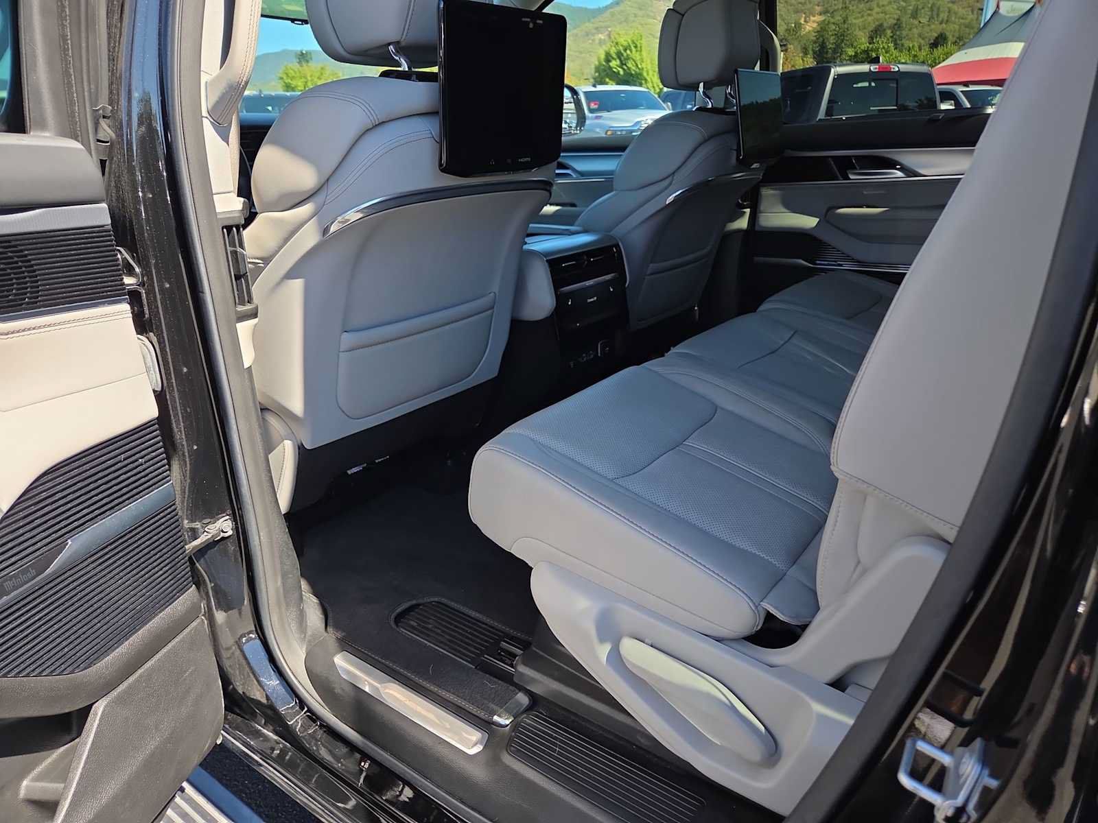 Used 2023 Jeep Grand Wagoneer 4WD w/ Convenience Group III image 20