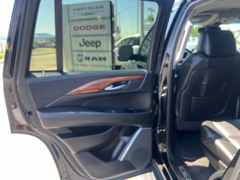 Used 2015 Cadillac Escalade Premium AWD/4WD image 30
