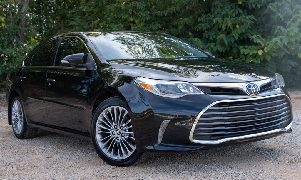 Used 2016 Toyota Avalon Limited w/ Toyota Safety Sense Package FWD image 5