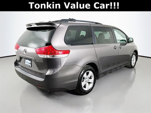 Used 2011 Toyota Sienna image 8