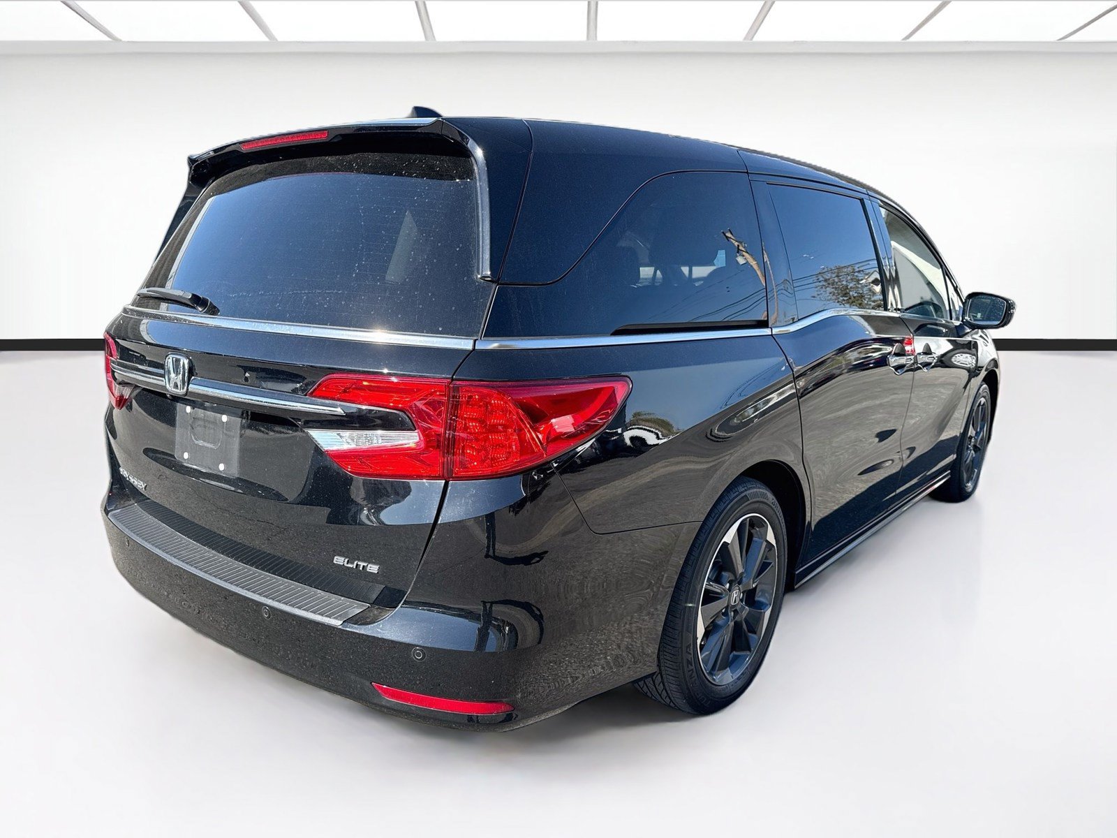 Used 2024 Honda Odyssey Elite image 4
