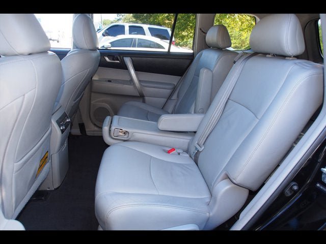 Used 2012 Toyota Highlander SE w/ Tow Pkg AWD/4WD image 23