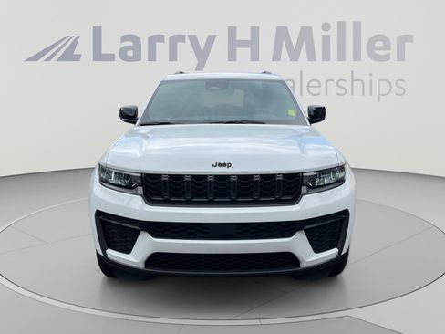 Used 2026 Jeep Grand Cherokee Altitude AWD/4WD image 8