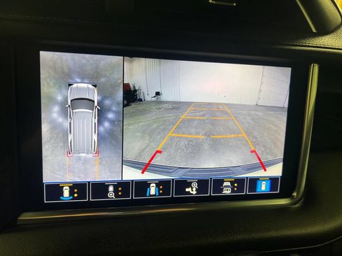 Certified 2021 GMC Yukon Denali w/ Denali Premium Package AWD/4WD image 25