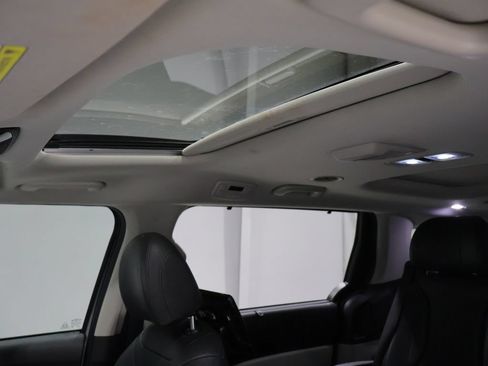 Used 2022 Kia Carnival SX Prestige FWD image 11