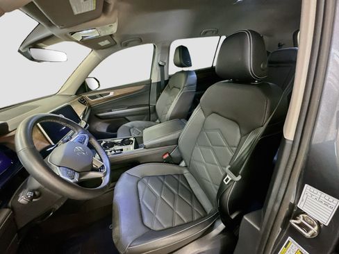 Used 2025 Volkswagen Atlas SE AWD/4WD image 13