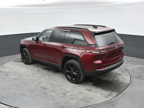 Used 2022 Jeep Grand Cherokee Altitude AWD/4WD image 30