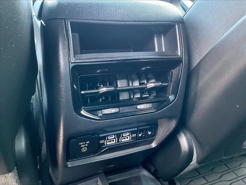 Used 2022 Jeep Grand Cherokee Trailhawk w/ Luxury Tech Group III AWD/4WD image 12
