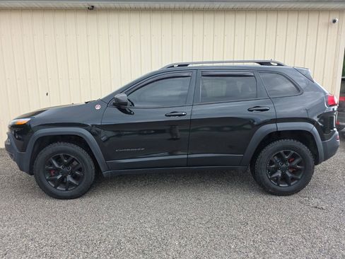 Used 2015 Jeep Cherokee Trailhawk AWD/4WD image 9