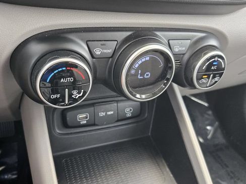 Used 2024 Hyundai Venue SEL FWD image 17