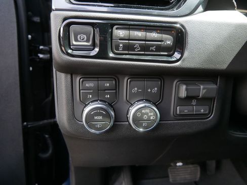 New 2026 GMC Yukon XL AT4 w/ Premium Trailering Package AWD/4WD image 10