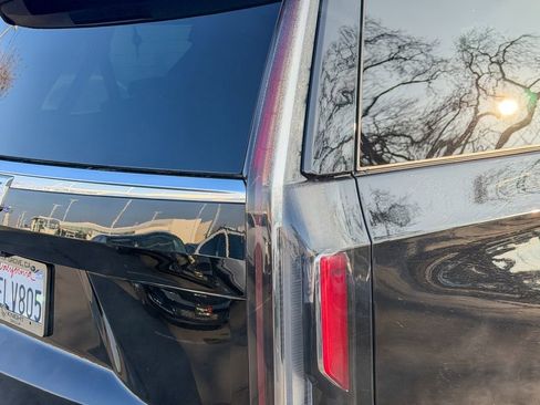 Used 2023 Cadillac Escalade Premium Luxury image 7