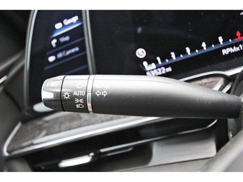 Used 2022 Cadillac Escalade Premium Luxury image 13