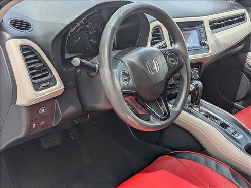 Used 2021 Honda HR-V LX image 7