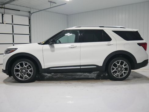Used 2025 Ford Explorer Platinum w/ Ultimate Package image 8