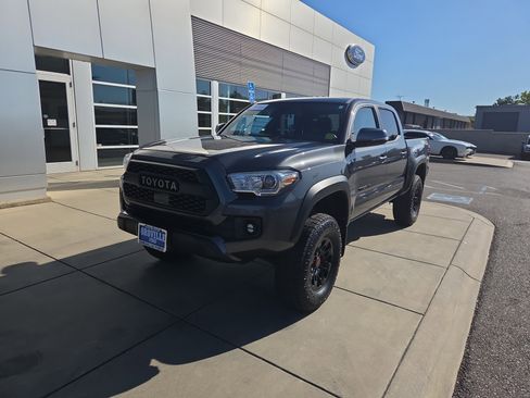 Used 2019 Toyota Tacoma TRD Off-Road w/ Technology Package AWD/4WD image 1