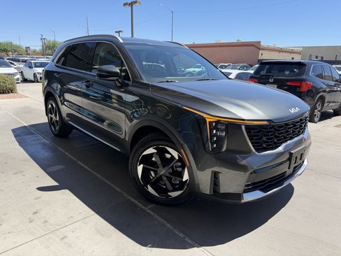 Used 2025 Kia Sorento EX FWD image 6