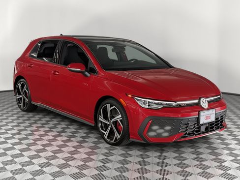 Used 2026 Volkswagen Golf SE FWD image 7