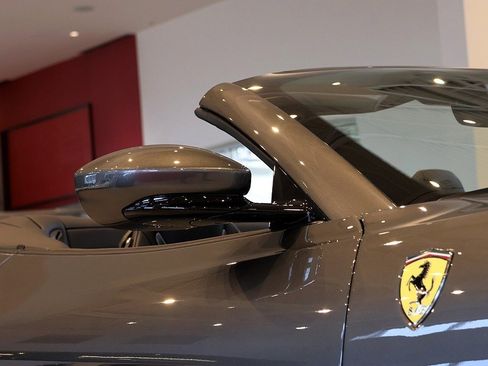 Certified 2019 Ferrari Portofino image 14