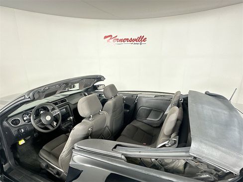 Used 2012 Ford Mustang Convertible image 20