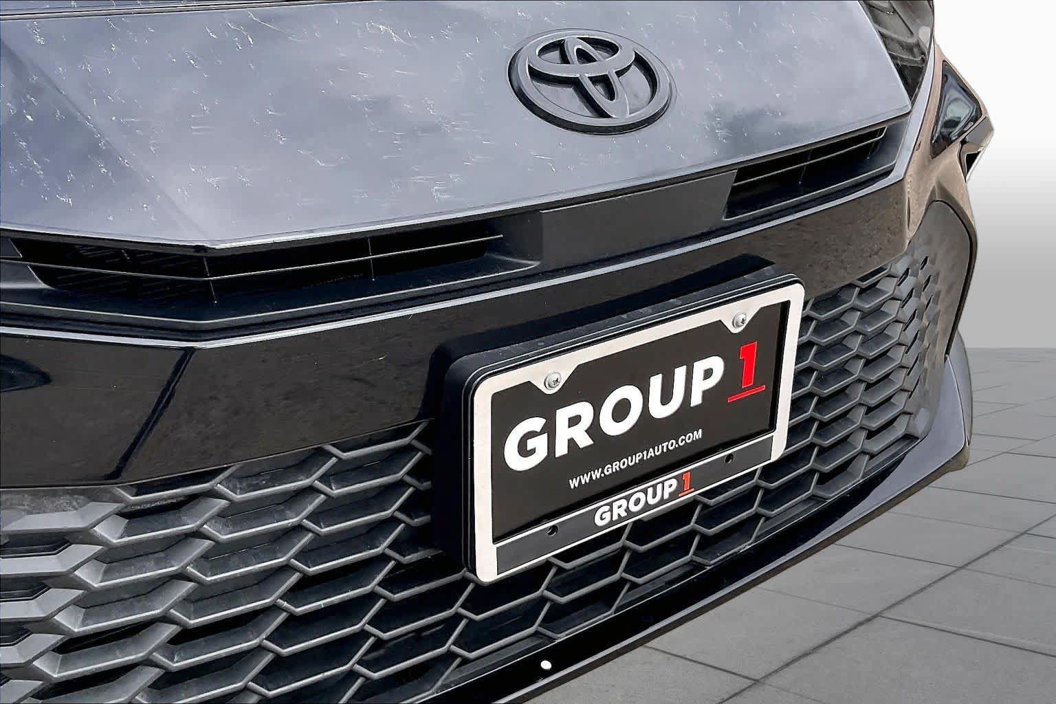 Used 2025 Toyota Camry SE w/ Convenience Package FWD image 29