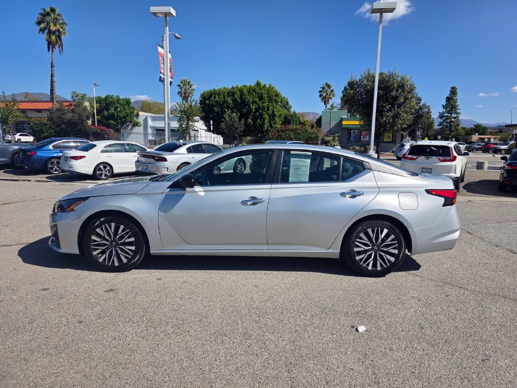 Used 2024 Nissan Altima 2.5 SV FWD image 9