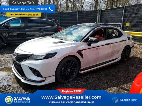 Used 2018 Toyota Camry XSE image 1