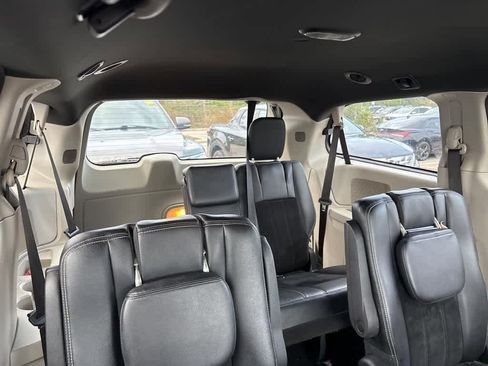 Used 2018 Dodge Grand Caravan SXT image 10