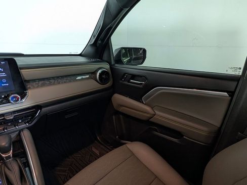 Used 2023 Chevrolet Colorado ZR2 w/ ZR2 Convenience Package III image 21