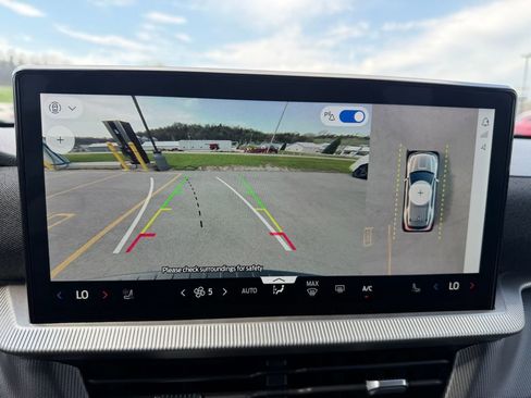 Used 2025 Ford Explorer ST-Line w/ ST-Line Street Pack image 25