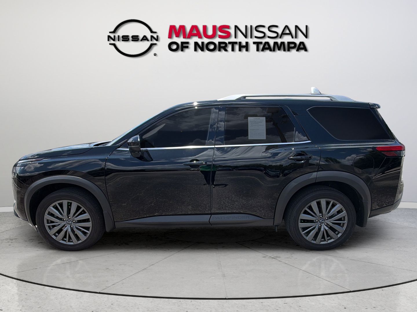 Certified 2025 Nissan Pathfinder SL w/ SL Premium Package FWD image 6