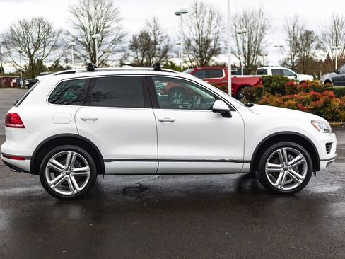 Used 2017 Volkswagen Touareg Executive image 9