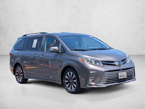Used 2020 Toyota Sienna Limited w/ Carpet Mat Package FWD image 3