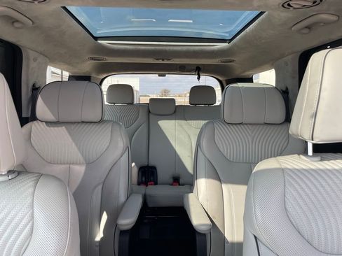 Used 2023 Hyundai Palisade Calligraphy image 19