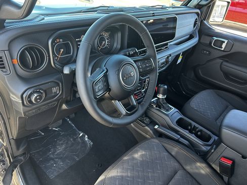 New 2025 Jeep Gladiator Mojave w/ Convenience Group image 15