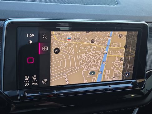 Used 2024 Volkswagen Atlas Cross Sport SEL Premium R-Line image 24